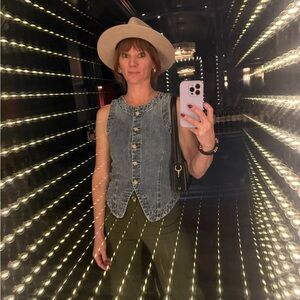 Meet your Posher, Carmen